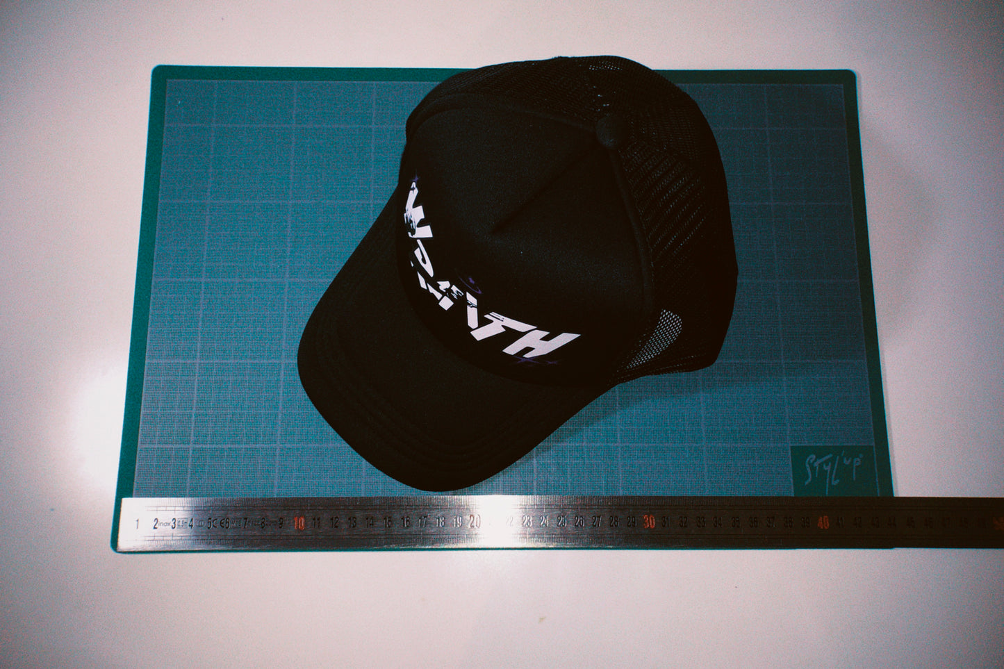 BLACK LEON CAP